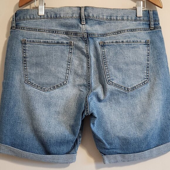 Old Navy Women's Distressed Jean Short Size 14 EUC - Picture 5 of 12